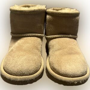 UGG Classic Mini II